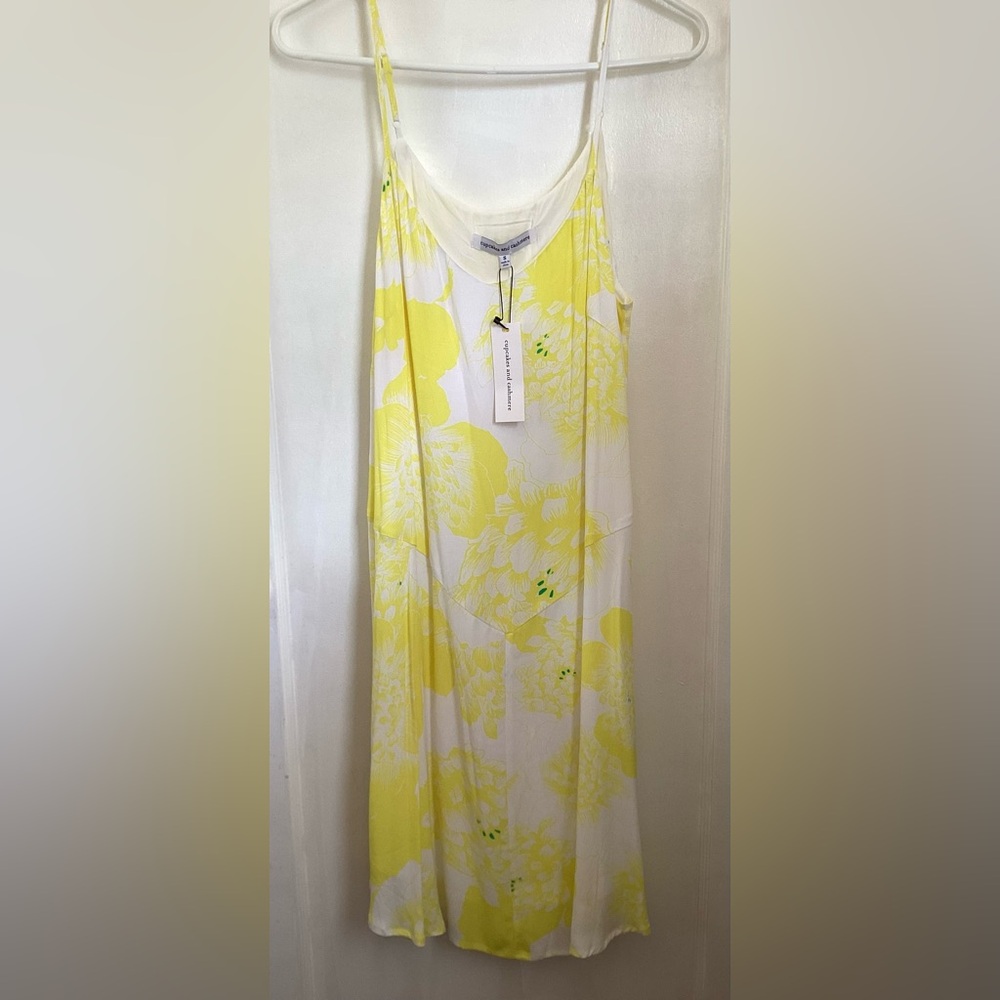 Cupcakes and cashmere Daren shift dress size S NWT